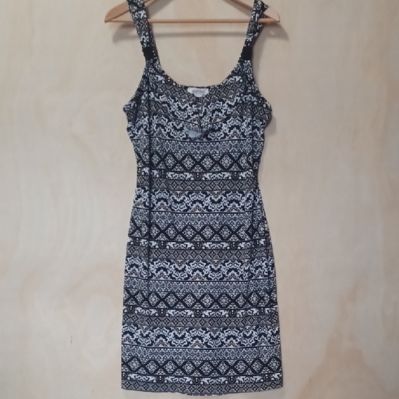 White House Black Market Dresses & Skirts - White House Black Market Patterned Mini Dress, Sleeveless, Fitted, Ruffle Detail